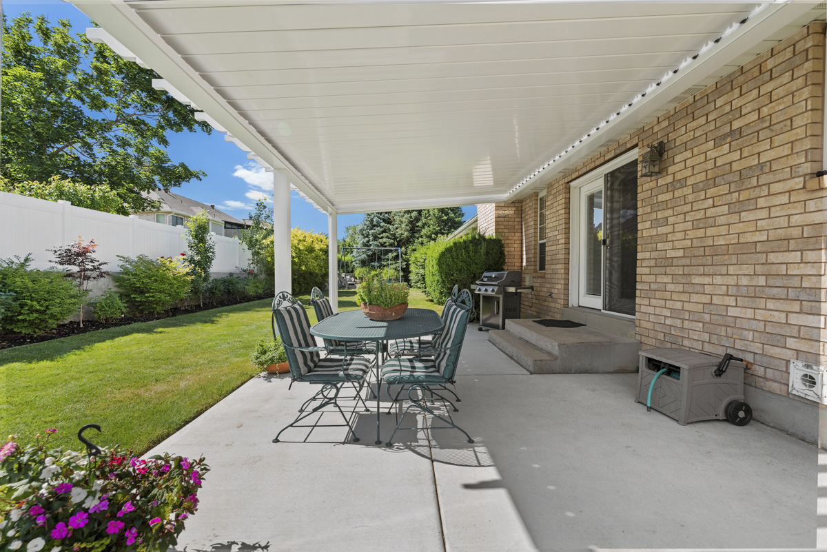 Patio-cover-closed-louvered-roof patio covers